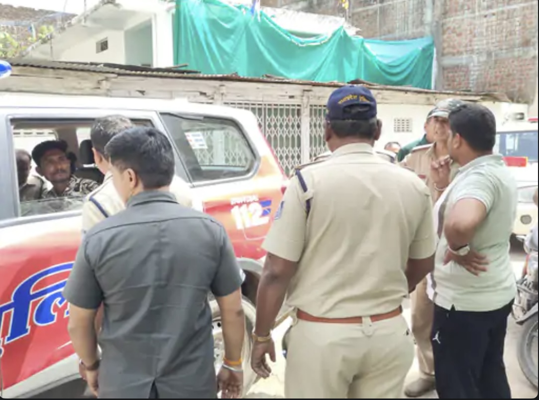 सिवनी मालवा में सनसनी: युवती को मारने कट्टा लेकर घर में घुसे दो युवक