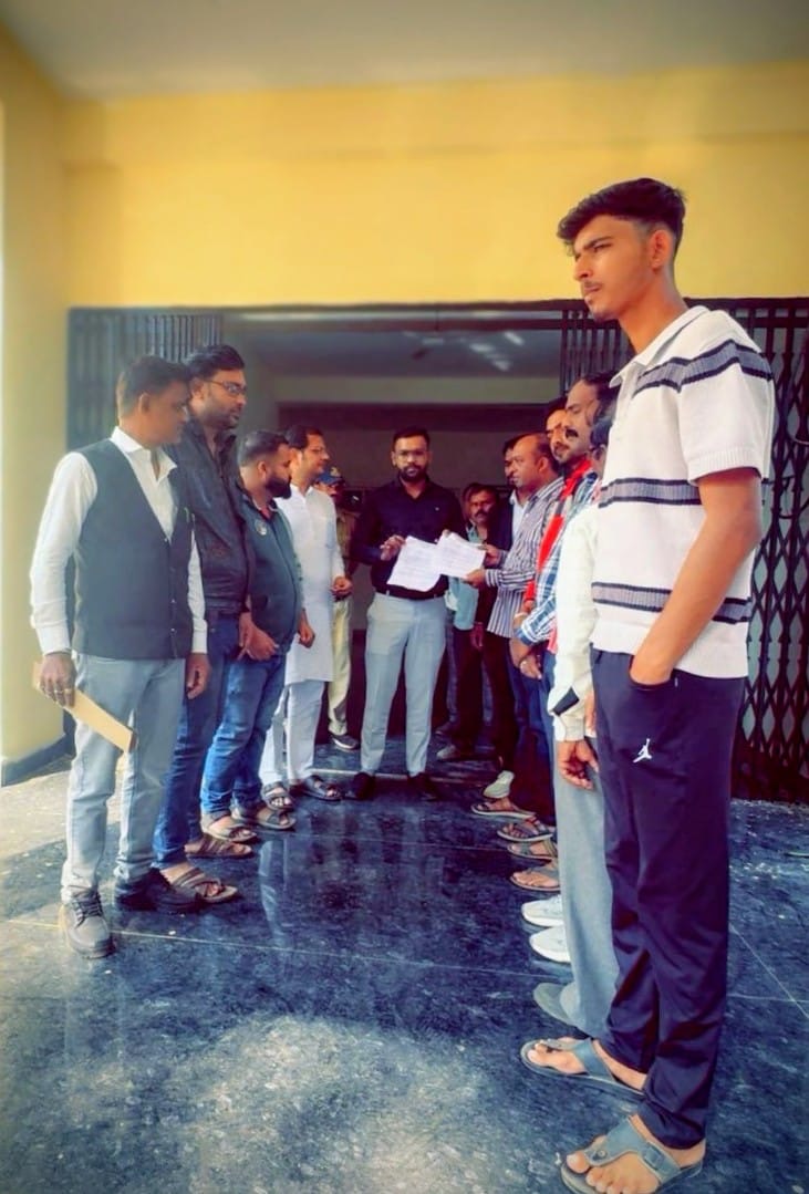 सिवनी मालवा में बढ़ती सड़क दुर्घटनाओं पर नगर कांग्रेस का विरोध तेज, कलेक्टर के नाम सौंपा ज्ञापन