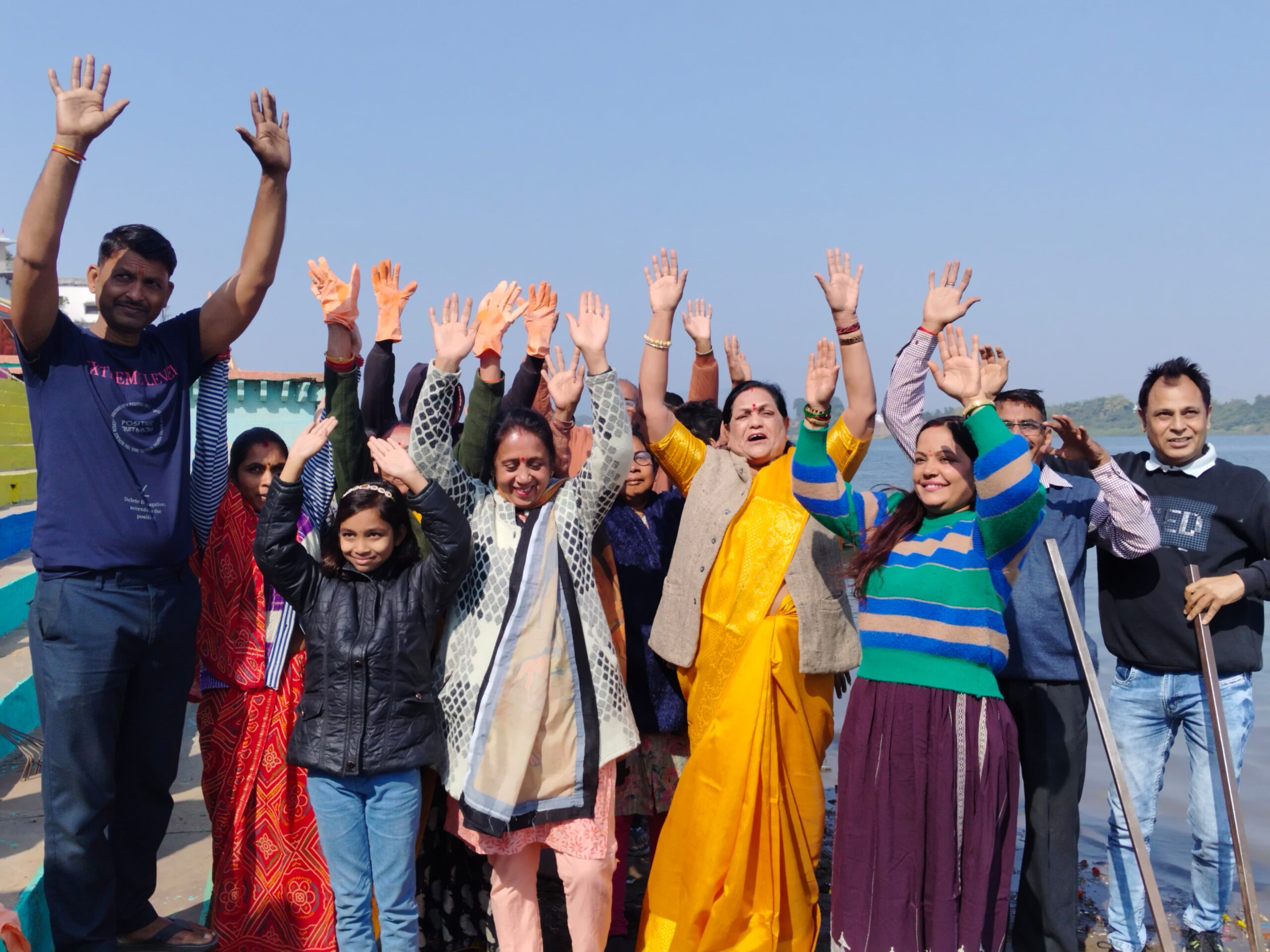 मां नर्मदा जीवनदायनी: ठंड, गर्मी और बरसात में भी मातृशक्ति चला रही स्वच्छता अभियान, सांसद माया नारोलिया ने की सराहना