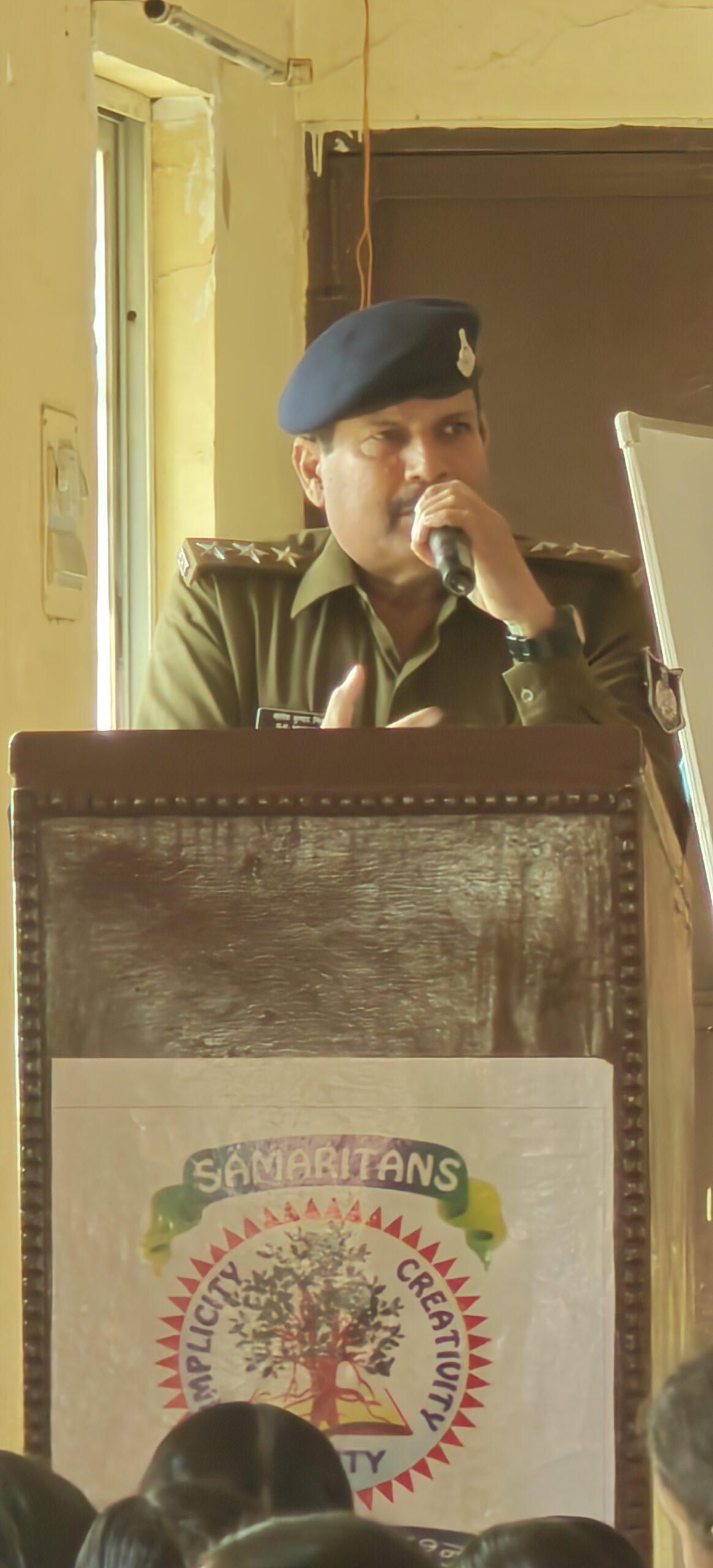 दुनिया मंगल पर जीवन ढूंढ रही है, और हम आपके जीवन में मंगल लाने का प्रयास कर रहे हैं – डीएसपी यातायात संतोष मिश्रा